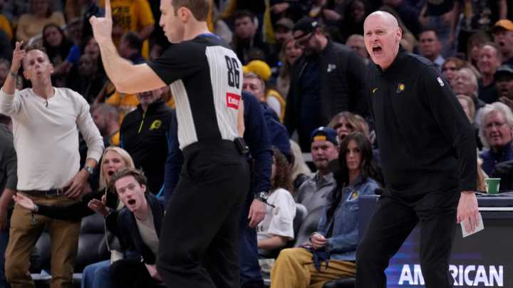 Pacers coach Rick Carlisle yells at official, cameraman, gets technical