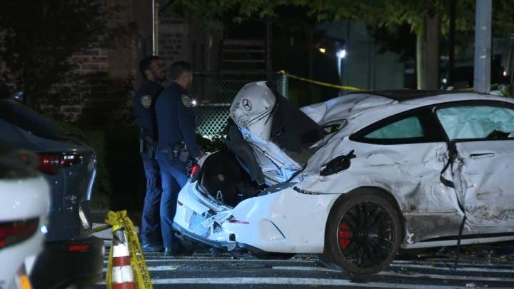 Buscan conductor tras la muerte de dos hombres en accidente en NY