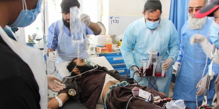 Recrudecen los combates entre Pakistán y Afganistán: decenas de bajas de soldados y al menos 12 civiles muertos