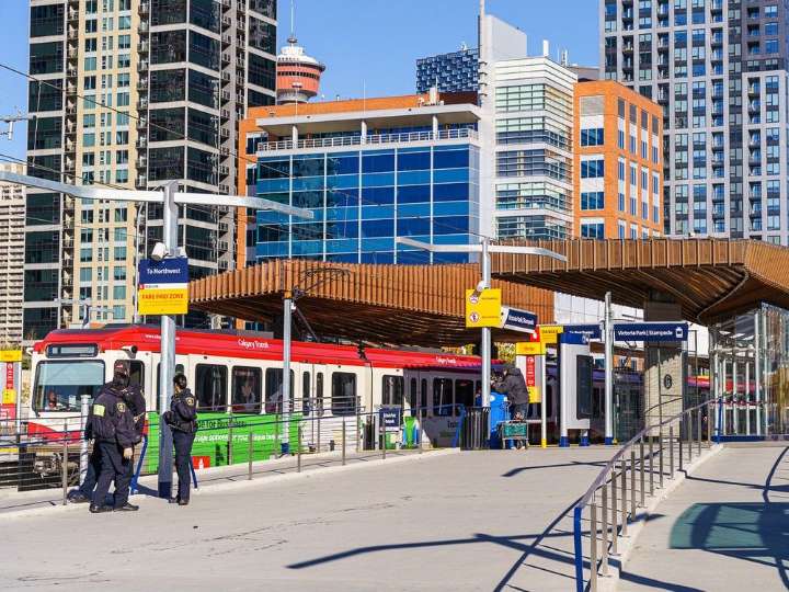 Calgary mayoral candidates tout different priorities to improve public transit