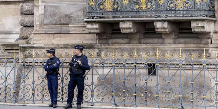 Las joyas robadas del Louvre están valuadas en 102 millones de dólares