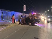 Camión de transporte se cambia de carril y provoca fuerte accidente