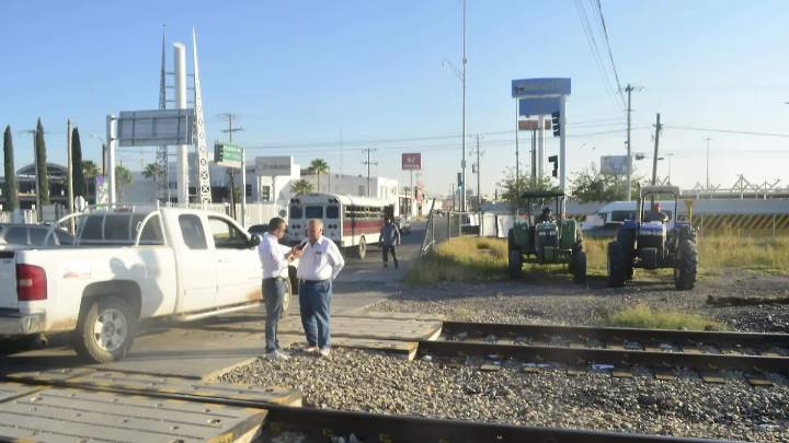 Productores toman vías del tren en Delicias; exigen que granos básicos salgan del T