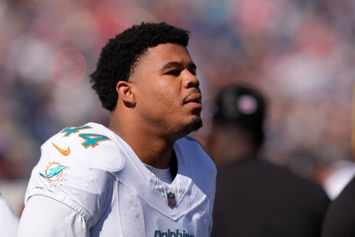 Dolphins' Chop Robinson suffers concussion vs. Ravens
