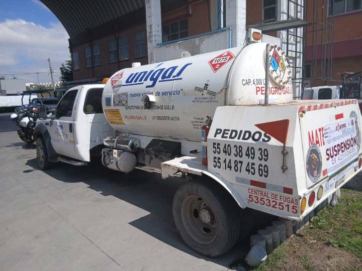 Ecatepec: Resguardan pipa de combustible por maniobras irregulares en zona habitacional
