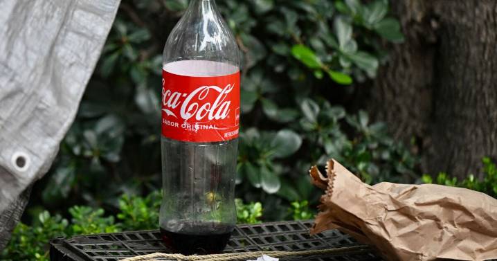 Coca-Cola Femsa congela inversiones ante previsión de menores ventas de refresco por IEPS