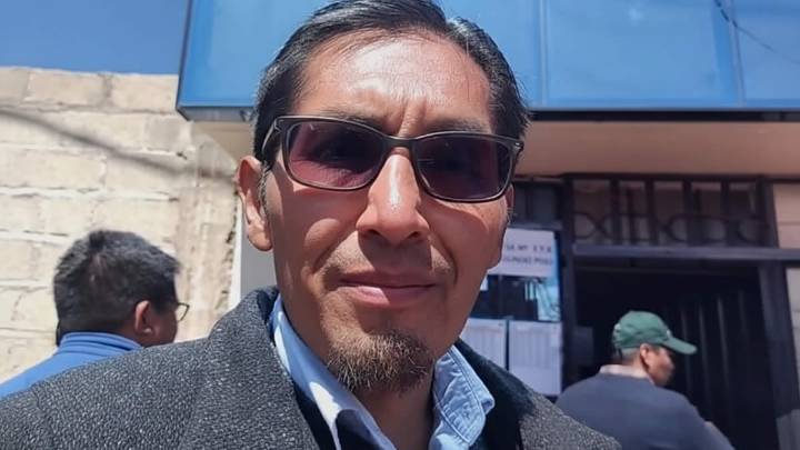 Decano de sociólogos expone componenda política que sostiene