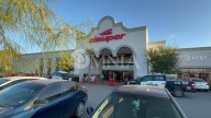 Detienen a cajera y a cómplice por intentar robar mercancía en centro comercial