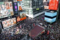 Protestas contra Trump generan ambiente festivo; republicanos las llaman actos de odio a EEUU