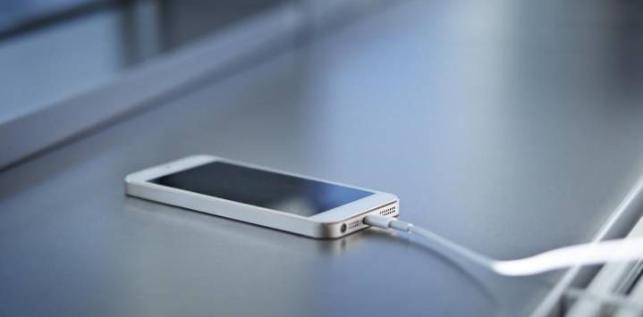 ¿Tu teléfono no carga? 8 Soluciones que los técnicos no te cuentan