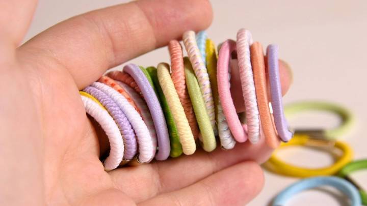 La afortunada que tenga colines de pelo en casa tiene un tesoro: reutilízalos en esta espectacular idea