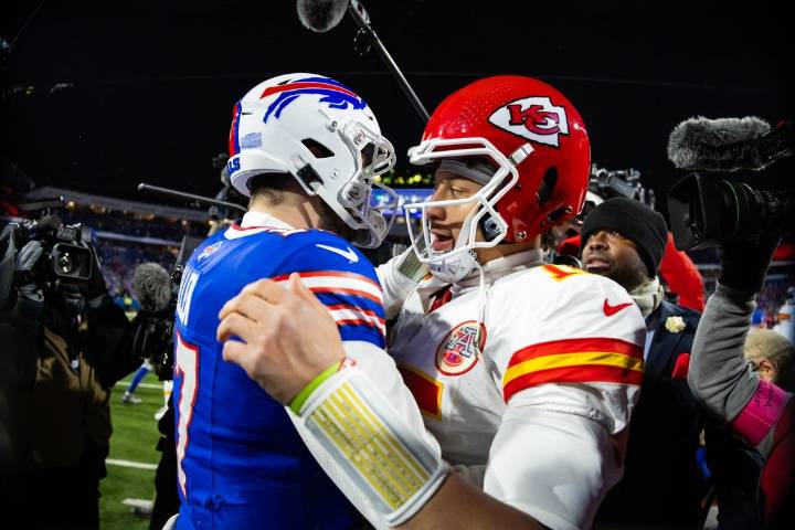 Deadspin | Chiefs, Bills renew rivalry from middle of AFC pack