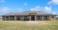 Unrivalled rural property with hobby farming potential