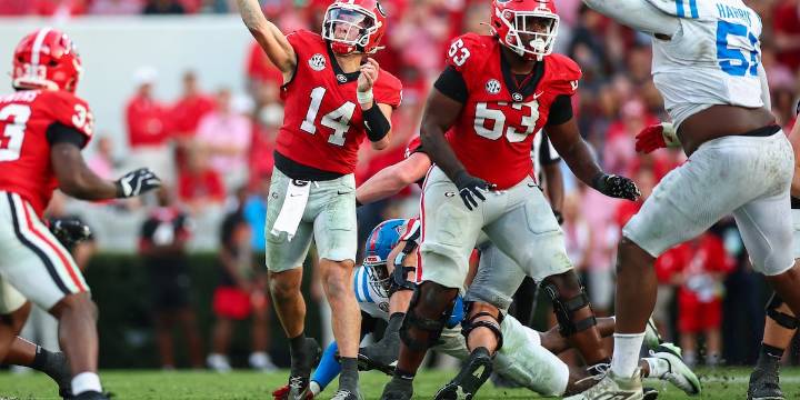 Stockton throws 4 TD passes as No. 9 Georgia rallies in 4th quarter to beat No. 5 Ole Miss 43