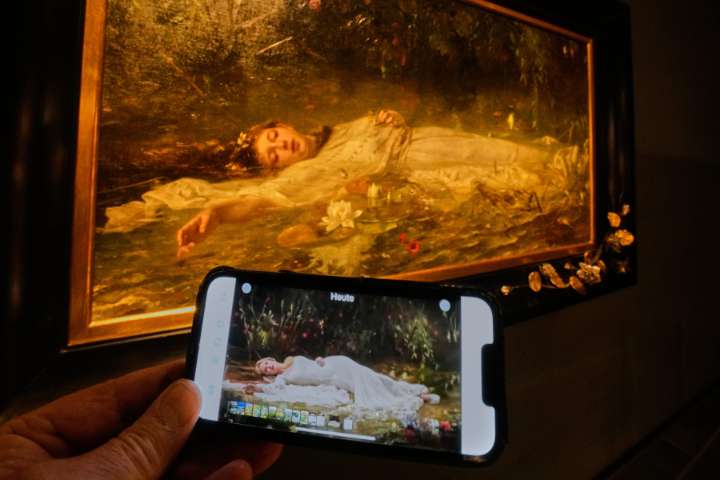 Swifties flood German museum