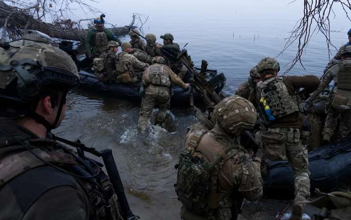 Las tropas abandonadas de Putin intentaron huir en barco y fueron destrozadas