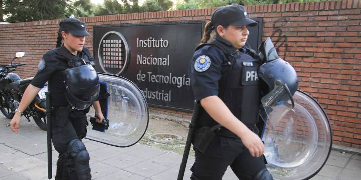 Tensión en el INTI: vandalizaron 4 cámaras de seguridad en la sede del organismo que desde el lunes será custodiada por Gendarmería