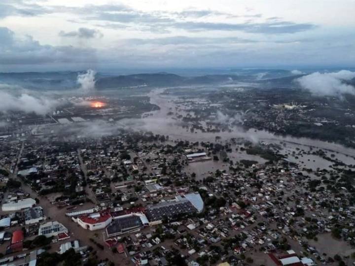 Inundaciones en México suman 64 muertos