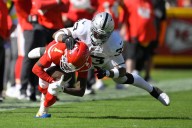 Patrick Mahomes’ trick play underscores embarrassing afternoon for Raiders in 31