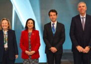 Robles se planta ante Indra y estudia acciones legales por los retrasos del blindado 8X8