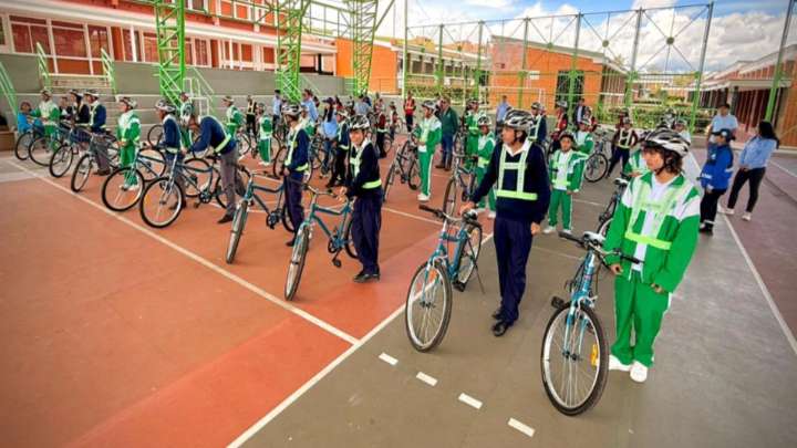 Cundinamarca impulsa la movilidad activa y segura: Más de 2.200 bicicletas entregadas a estudiantes rurales