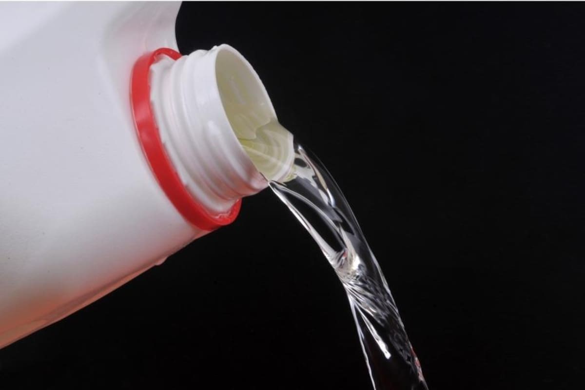 En todo el país. La Anmat prohibió la venta de una marca de lavandina y productos cosméticos