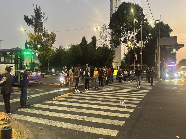Afectados por inundaciones bloquean Eje 1 Norte ante falta de indemnización