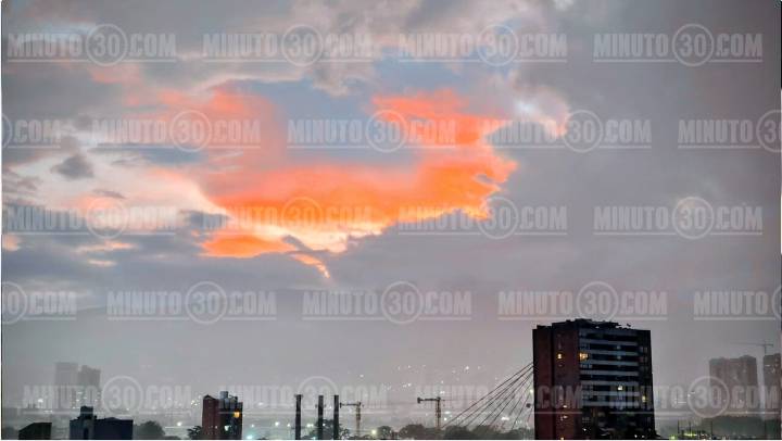 Estampas de impacto: las fuertes lluvias dejan imágenes únicas en Medellín y el Valle de Aburrá