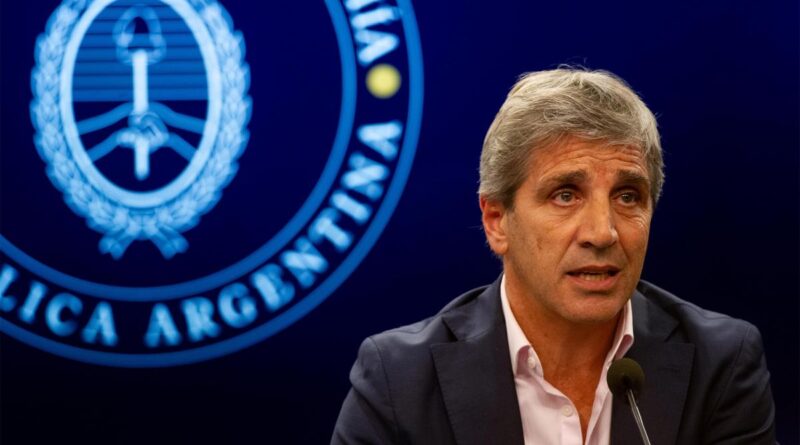 Caputo dijo que no habrá una dolarización y reconoció que EEUU seguirá interviniendo