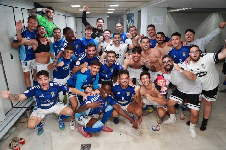 El Xerez CD sigue enganchado a la zona alta y el Xerez DFC, en descenso