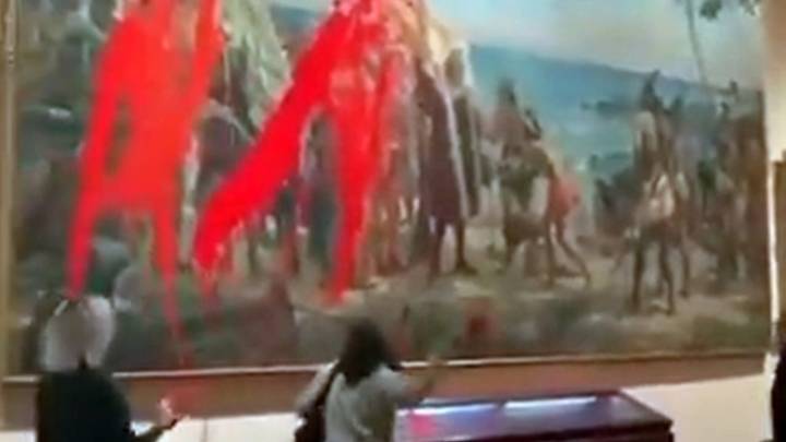 Protestan contra monumentos de Cristóbal Colón e Isabel la Católica en España