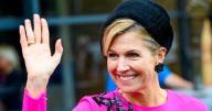 Máxima de Países Bajos, de Óscar de la Renta para tocar el gong