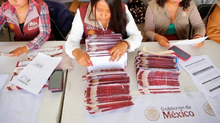 Hidalgo: Suspenden entrega de tarjetas para programas sociales