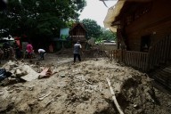 “Abandono”, clamor de habitantes de Oxitempa a 6 días de inundaciones en Veracruz