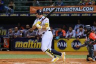 Balbino Fuenmayor deja atrás a Henry Blanco y Ronny Cedeño, y alcanza a Jesús Guzmán en impulsadas de por vida