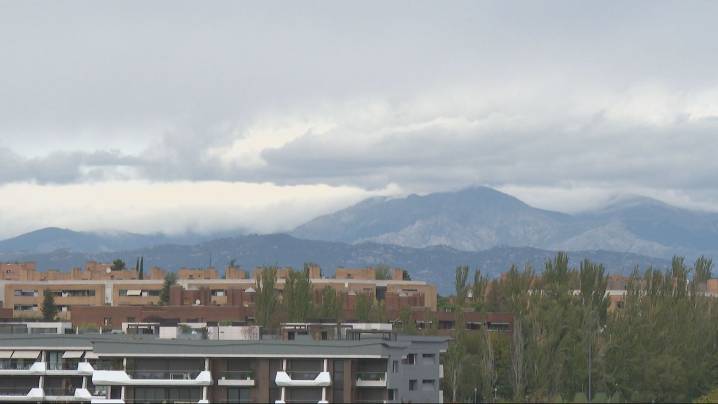 Máximas superiores a 25 grados y algún chubasco en la sierra este domingo en Madrid