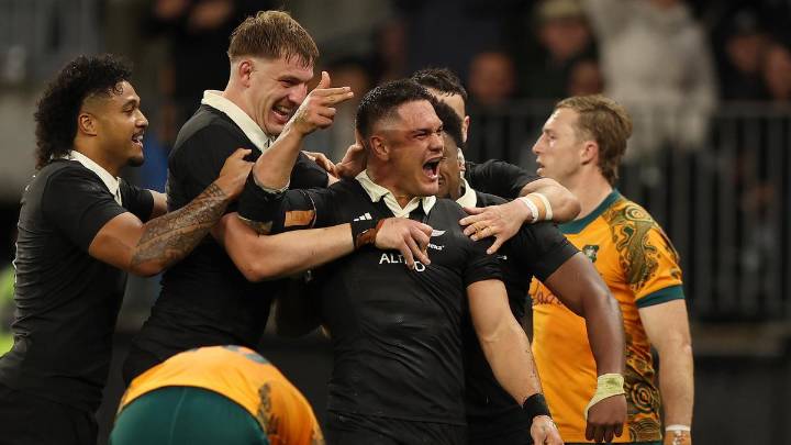 Bledisloe Cup: New Zealand claim record 11th-straight win over Wallabies with 28