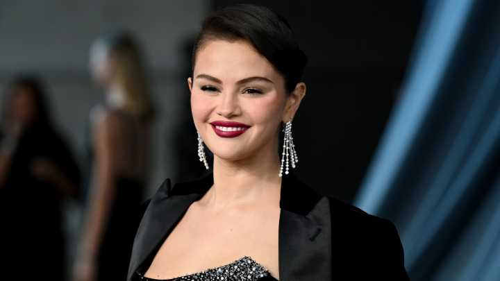 Selena Gomez confirma que el corte bob es la opción más elegante para lucir en invierno