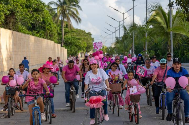 Isla Mujeres promueve la prevención del cáncer de mama con la Rodada Rosa en Zona Continental