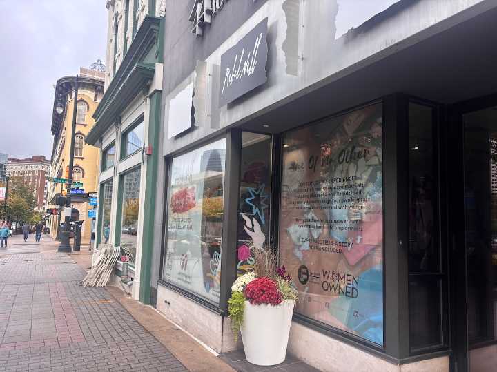 New graffiti-themed jewelry store opens in downtown Grand Rapids