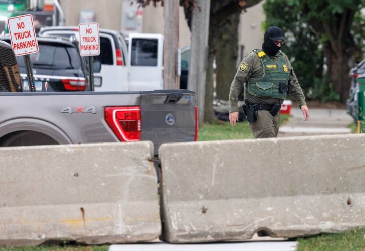 Juez federal ordena a los agentes de inmigración de Chicago llevar cámaras corporales