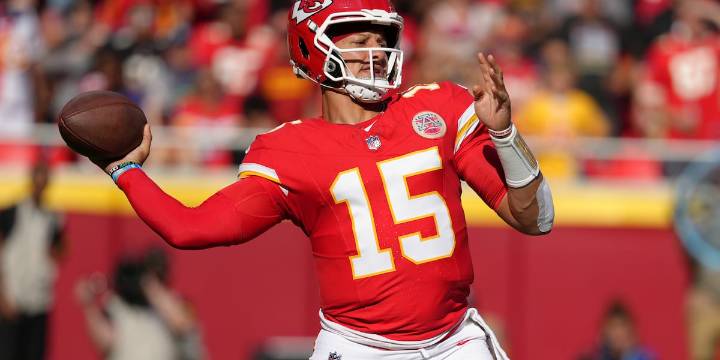 Mahomes 4-TD performance against Ravens earns him AFC Player of the Week