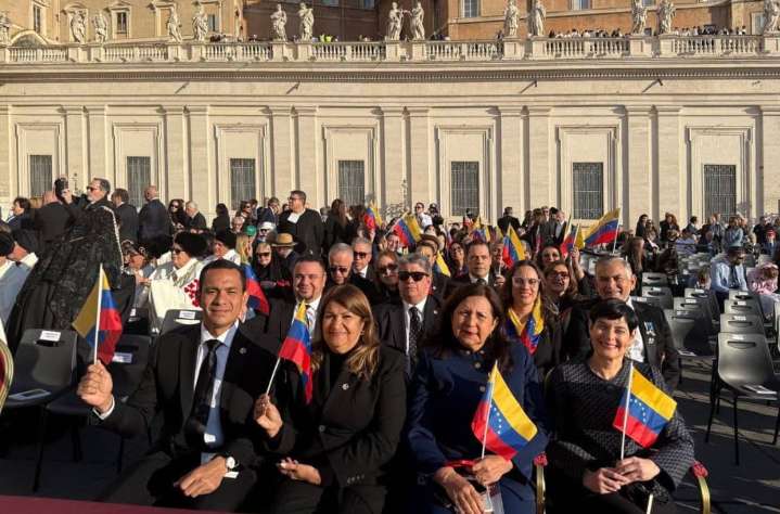 Papa León XIV envió un saludo especial a la Delegación Oficial de Venezuela 19 de octubre de 2025 | País "Queridos hermanos dirijo mi saludos a todos ustedes que han tomado parte en está celebración, 