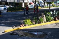 Alertan por alcantarilla en mal estado sobre la Calzada Juárez
