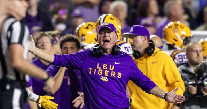 ABC's Chris Fowler, Kirk Herbstreit point out LSU fans leaving early vs. Texas A&M
