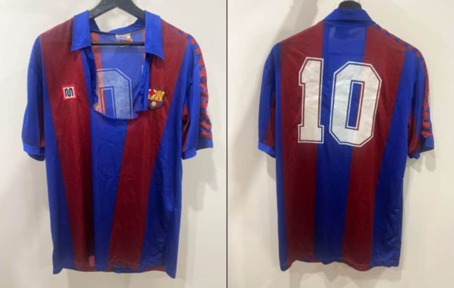 Subastarán playera rota del Barcelona de Maradona