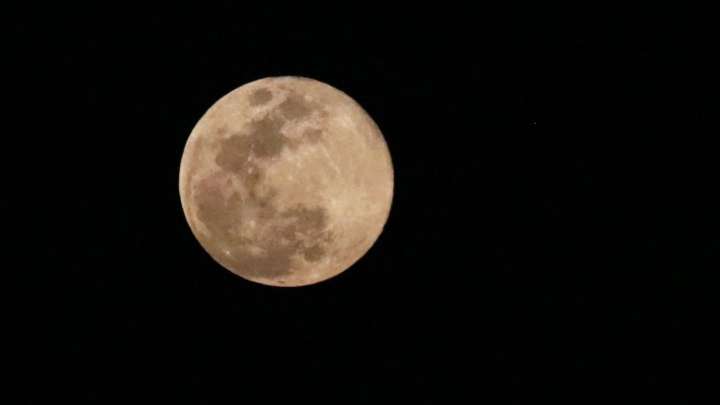 ¿Por Qué Dicen que Habrá Dos Lunas Hasta 2083? Esto Es lo que Sabemos