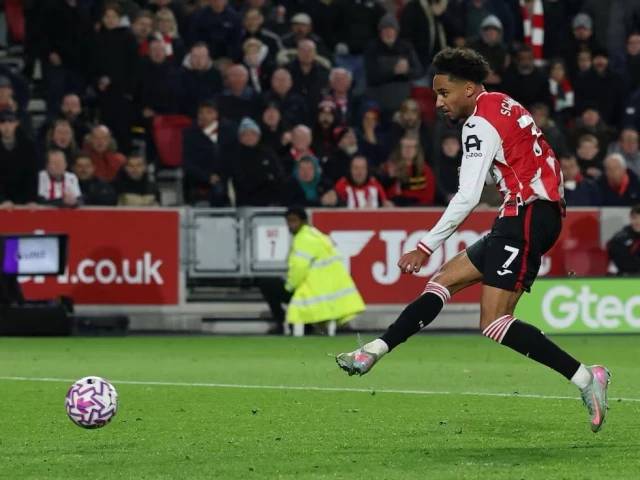 Liverpool suffer fourth consecutive Premier League defeat at Brentford