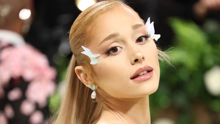 Goodbye, Glinda! Ariana Grande Ditches Blonde And Returns To Her Roots