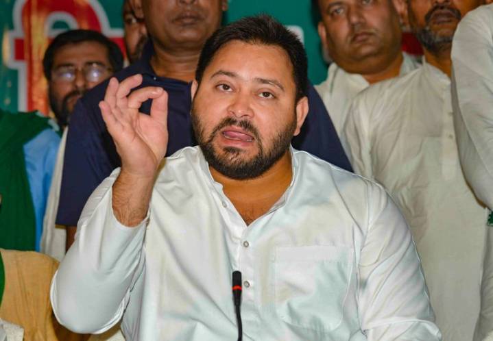 Bihar Battle: Tejashwi meets Cong leaders to finalise pact